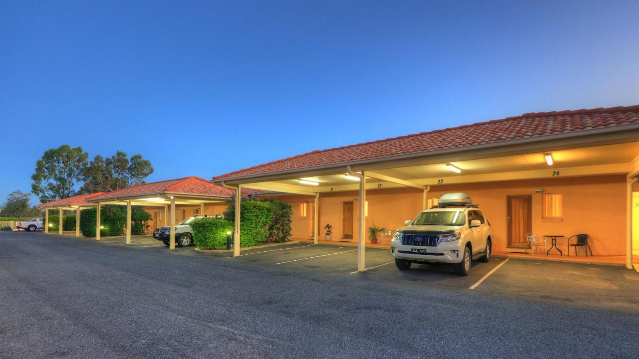 Country Roads Motor Inn Гундивинди Экстерьер фото