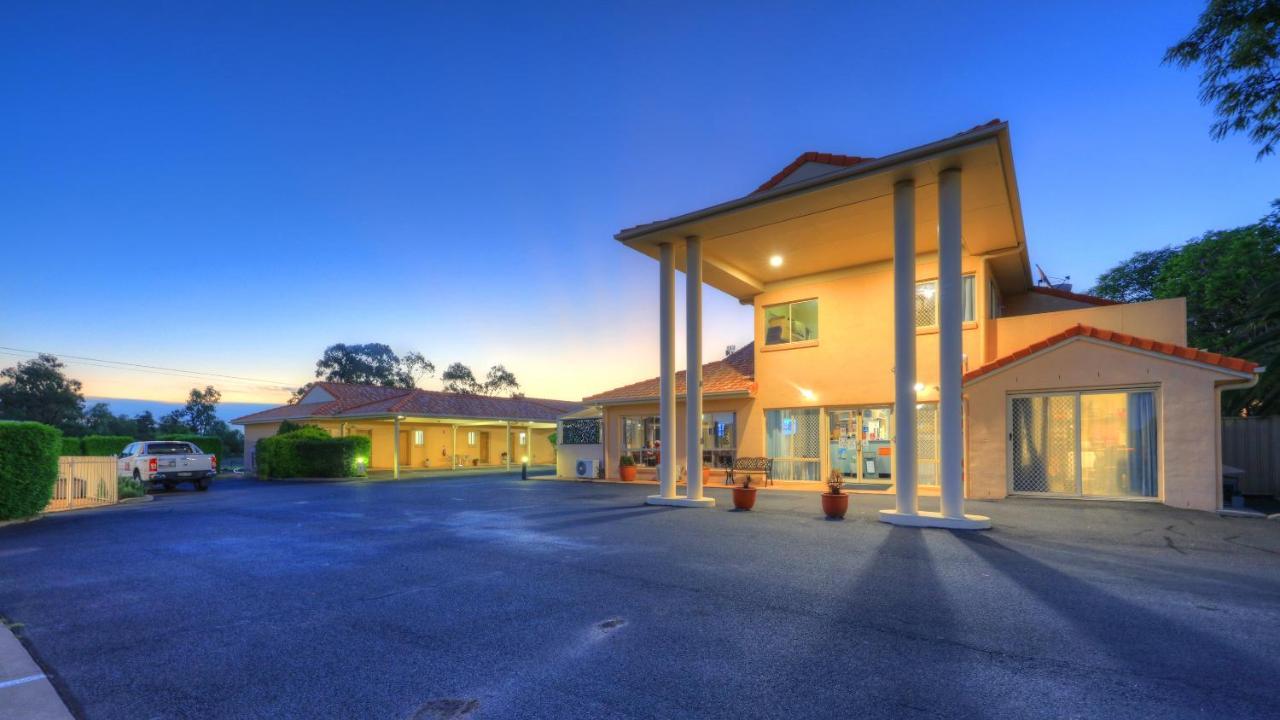 Country Roads Motor Inn Гундивинди Экстерьер фото