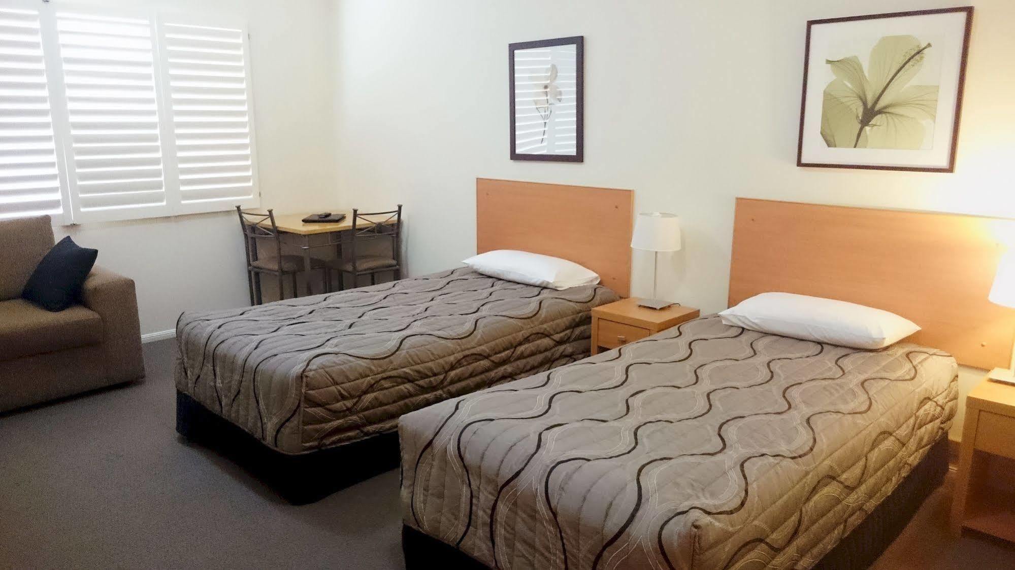 Country Roads Motor Inn Гундивинди Экстерьер фото